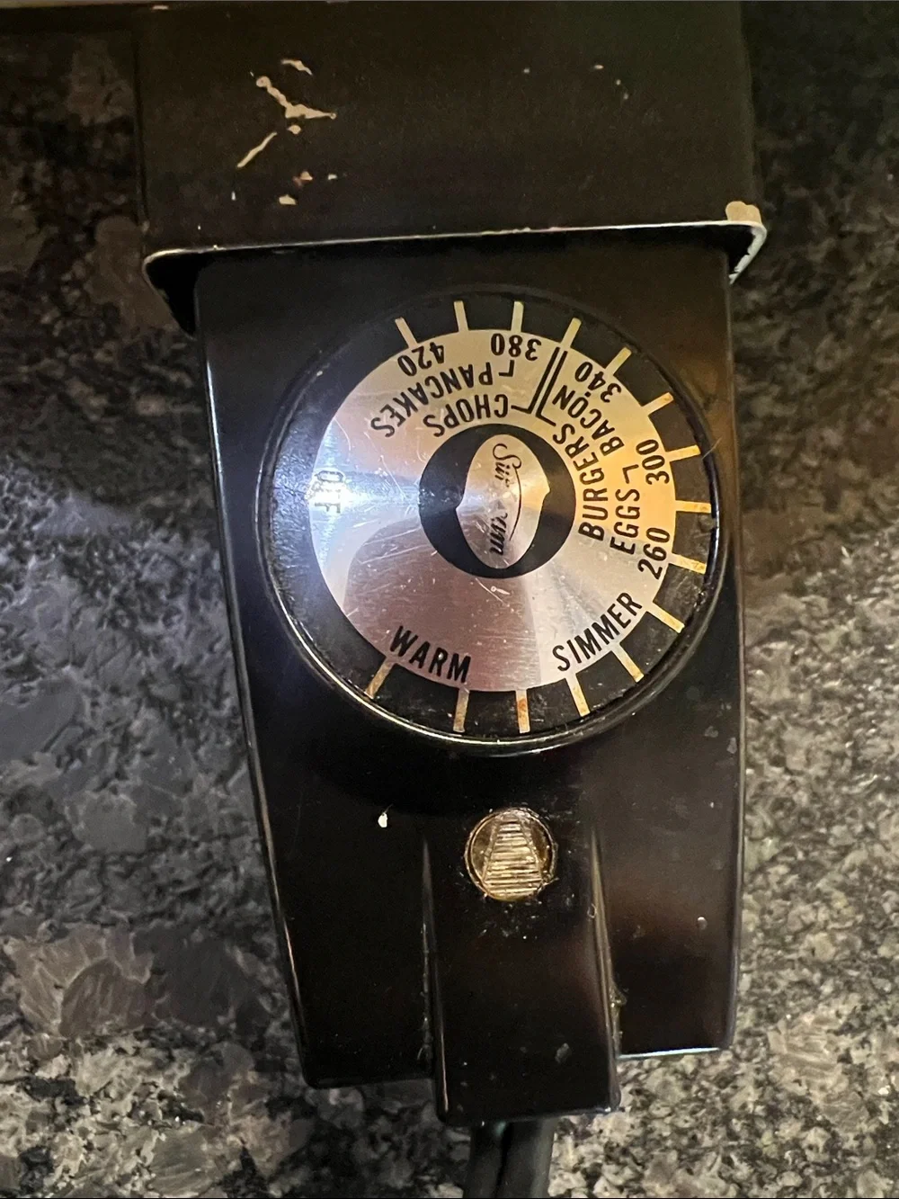Vintage Sunbeam Harvest Gold Electric Skillet. Tested and heats immediately.